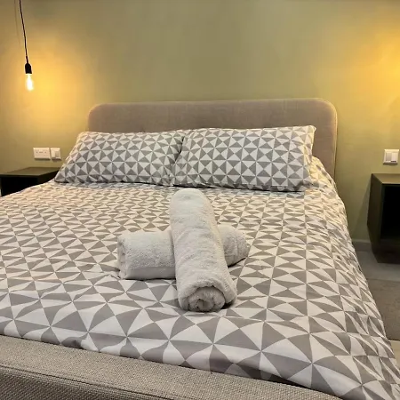 Brand New Gozo Escape - Ir-ramla Apartment, 나두르