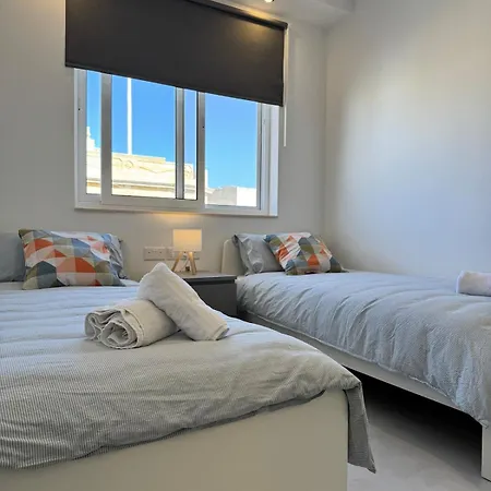 Brand New Gozo Escape - Ir-ramla Apartment, Надур